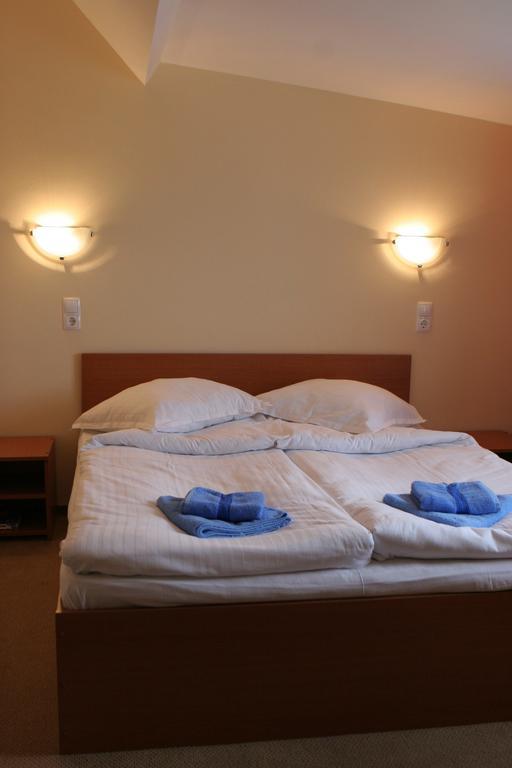 Hotel Pamira Σίμπιου Δωμάτιο φωτογραφία