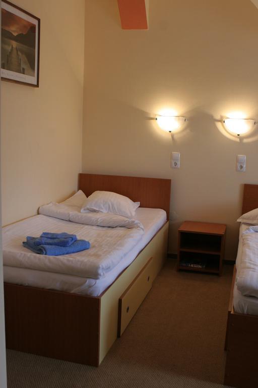 Hotel Pamira Σίμπιου Δωμάτιο φωτογραφία