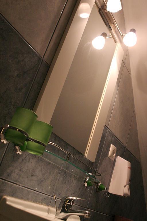 Hotel Pamira Σίμπιου Δωμάτιο φωτογραφία