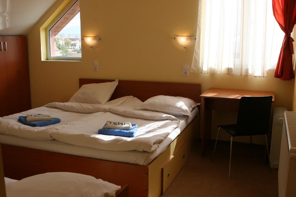 Hotel Pamira Σίμπιου Δωμάτιο φωτογραφία